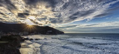 bakio sahilde günbatımı