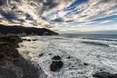 bakio sahilde günbatımı