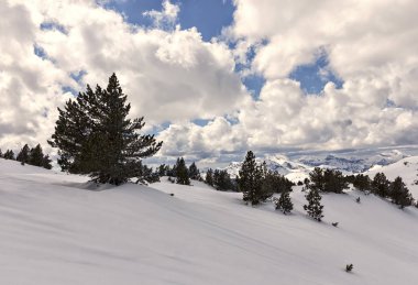 Isaba dağlarında manzara