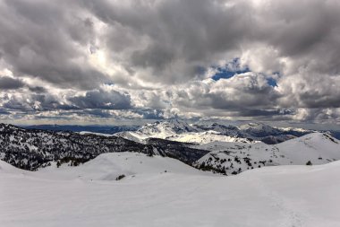 Isaba dağlarında manzara