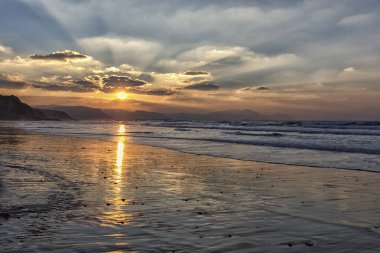 Gün batımında kumsal