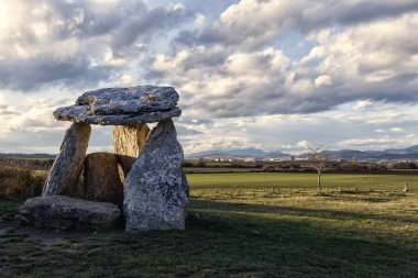 Dolmen Bask coountry batımında