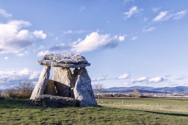 Dolmen Bask coountry batımında
