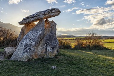 Dolmen Bask coountry batımında