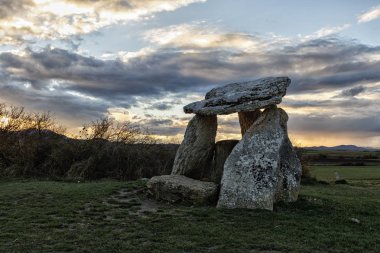 Dolmen Bask coountry batımında