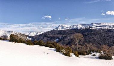 Kuzey İspanya'nın karlı manzara