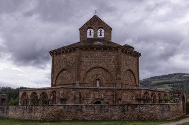 Santa maria de eunate gün batımında