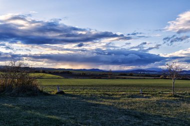 Alava içinde günbatımı manzara