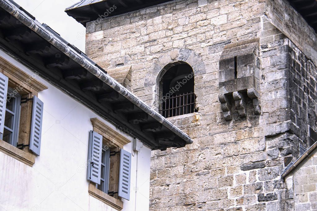  a facade in roncesvalles