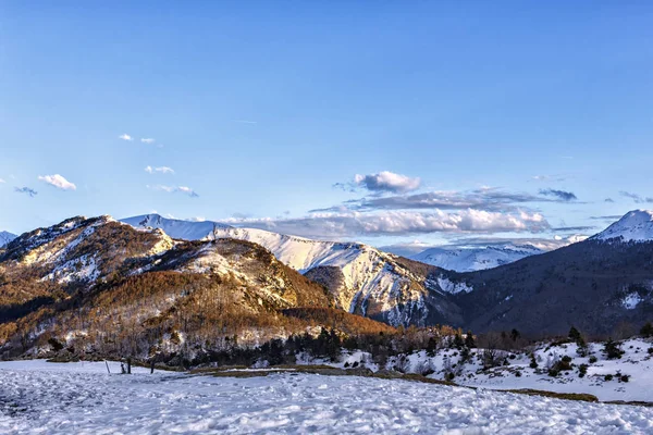 Snöiga Landskap Pyrenéerna — Stockfoto