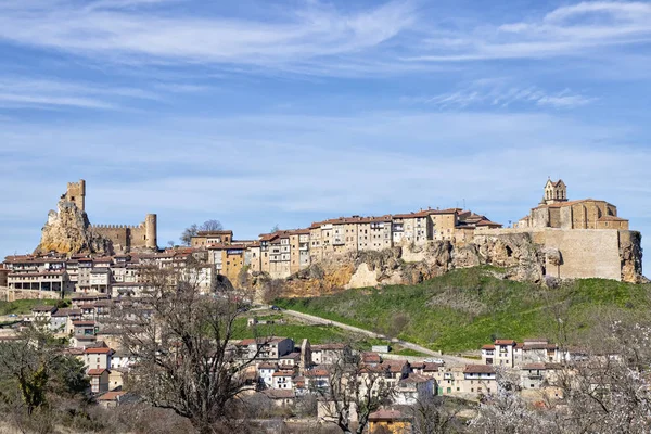 ortaçağ şehrinde kale