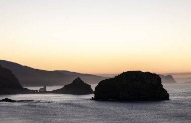 San juan de Gaztelugatxe gün batımında
