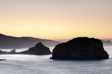 San juan de Gaztelugatxe gün batımında