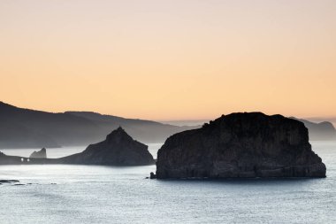 San juan de Gaztelugatxe gün batımında