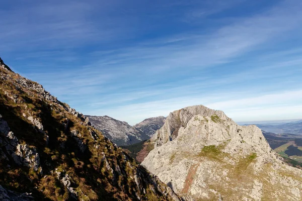 バスク地方の山々の風景は — ストック写真