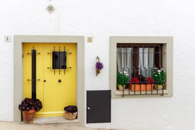 Ortaçağ şehrinde eski bir kapı