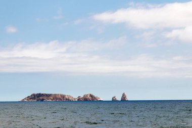 İspanya kıyısındaki meda adalarının manzarası