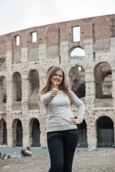 Glimlachend Meisje Dragen Witte Pullover Voor Colosseum Houdt Rome Italië — Stockfoto