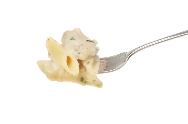 Pasta Pollo Pancetta Cuocere Una Forchetta Isolata Contro Bianco — Foto Stock