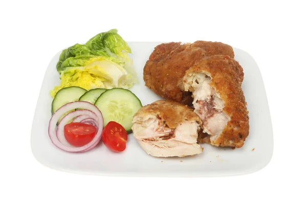 Paha Ayam Goreng Selatan Dan Salad Piring Yang Terisolasi Terhadap — Stok Foto