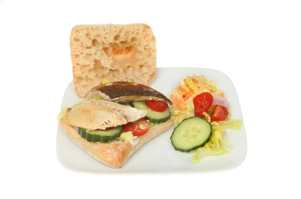 Makreelfilets Ciabatta Brood Met Salade Een Geïsoleerd Tegen Witte Plaat — Stockfoto