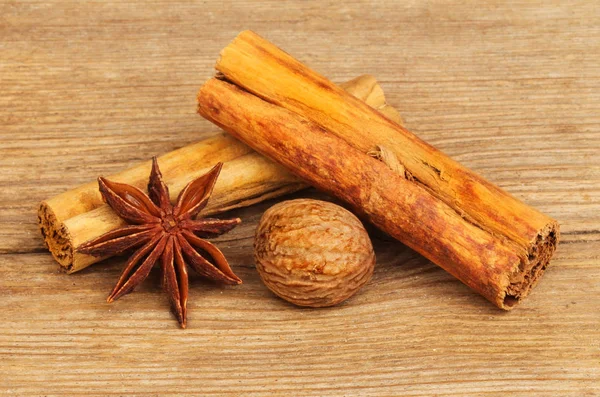 Star Anise Cinnamon Nutmeg Old Weathered Wood — Stock Photo, Image
