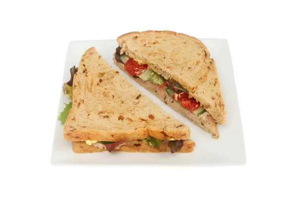 Mayonnaise Thon Sandwich Salade Avec Pain Grenier Sur Une Assiette — Photo