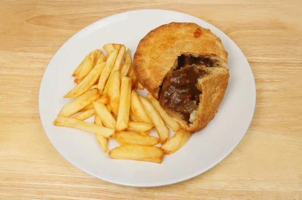 Steak Pie Chips Plate Ona Wooden Tabletop — Stock Photo, Image