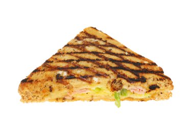 Kızarmış peynir, jambon ve taze soğan. Beyazlara karşı izole edilmiş.