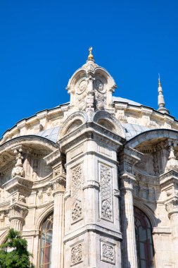 İstanbul'da Ortaköy Camii manzarası. Boğaz'da Tarihi Cami ve gün batımı.