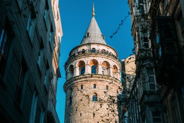 Galata Kulesi, İstanbul City of Turkey... Boğaz, martı ve teknelerle Türkiye'nin İstanbul Şehrinin Görünümü.
