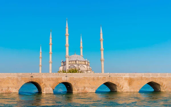 Центральная Мечеть Сабанчи Каменный Мост Адане Город Турция Город Адана — стоковое фото