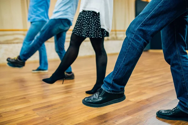 Dançando Pessoas Uma Fileira Salão Dança Actividades Escolares Dança — Fotografia de Stock