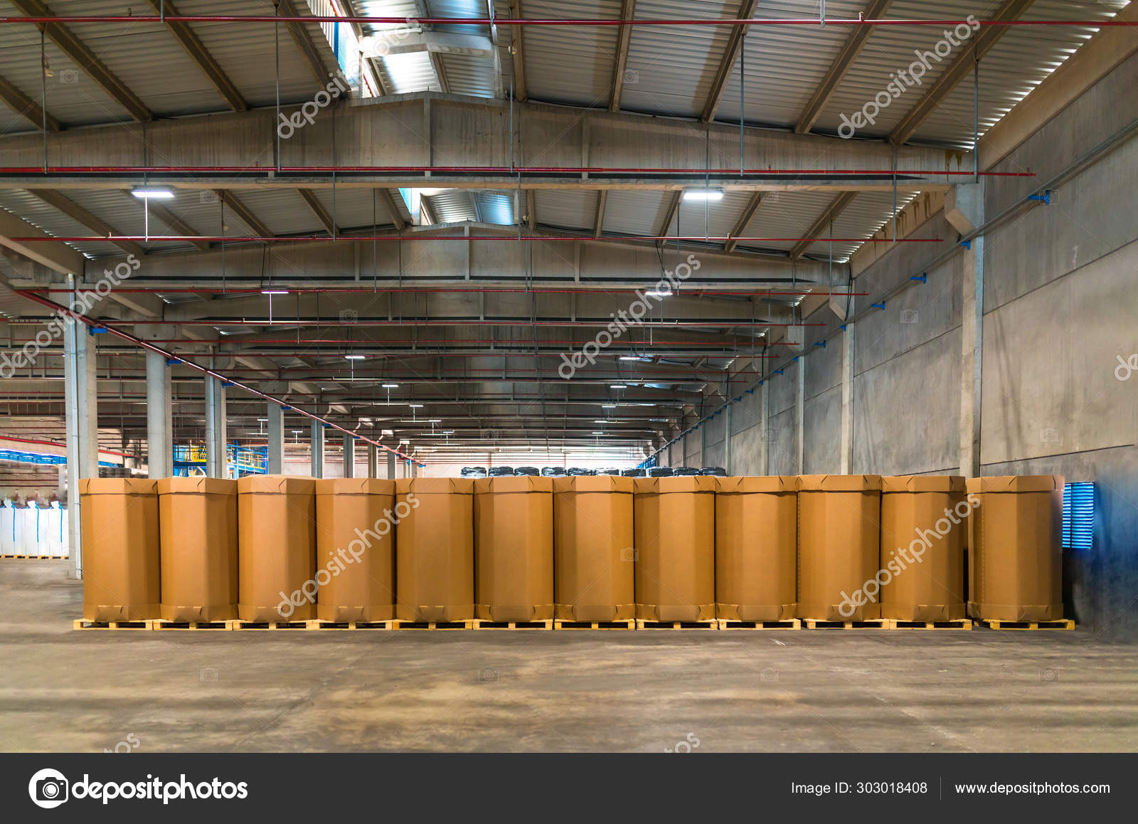 골판지 상자의 공장에서 나란히 크래프트 — 스톡 사진 © htanak #303018408, image size:1600x1158