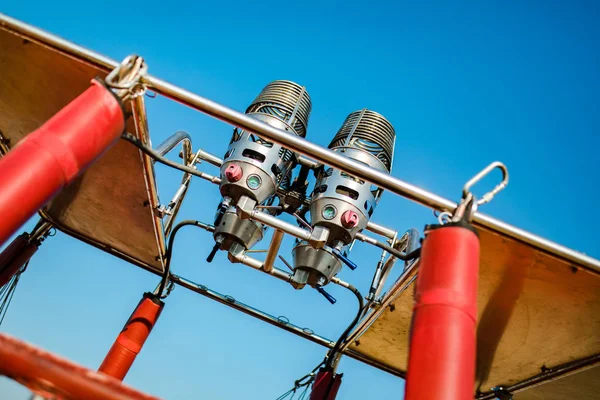 Nevşehir, Göreme, Kapadokya Türkiye'de sıcak hava balonu inflater veya enflasyon gaz brülör makinesi. Muhteşem Kapadokya Türkiye'de uçuşa hazırlanan sıcak hava balonu.  