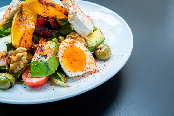 Zdravá Zelenina Zelený Caesar Nebo Řecký Středomořský Salát Vařenými Vajíčky — Stock fotografie