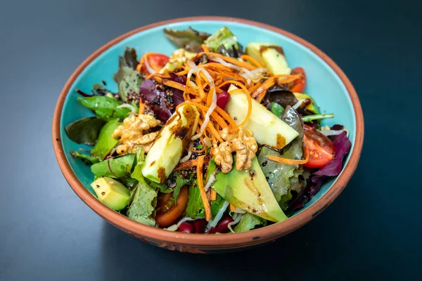 Friske Grønnsaker Grønn Caesar Eller Gresk Mediterranisk Salat Med Kokt – stockfoto