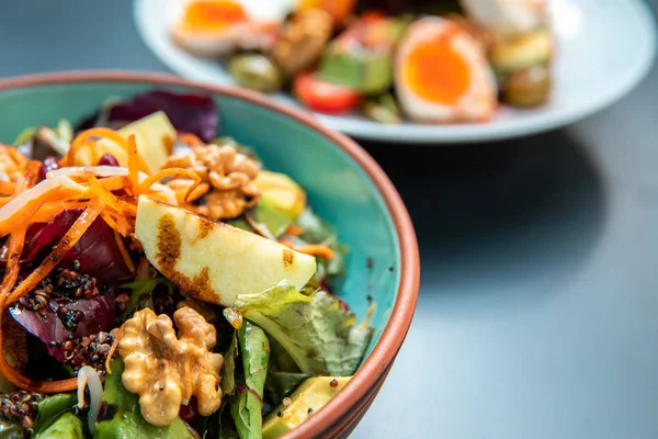 Sayuran Sehat Caesar Hijau Atau Salad Mediterania Hijau Dengan Telur — Stok Foto