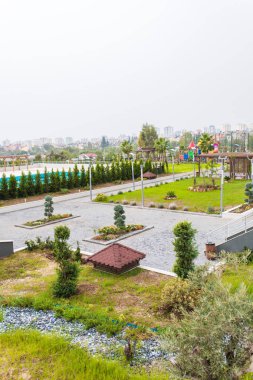 Konut bina ev parkı. Çok katlı Daireler bahçe parkı.