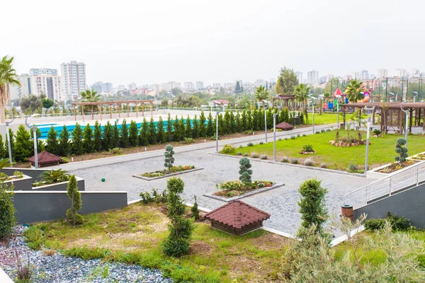 Konut bina ev parkı. Çok katlı Daireler bahçe parkı.