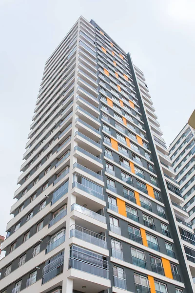 Yeni çok katlı konut apartman apartmanlar. Mortgage ve inşaat arka plan konsept görüntüsü.