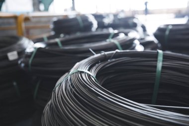 İnşaat endüstrisi için demir, metal tel çubuk veya bobin arka plan yığını. çelik tel çit rulo. İnşaat ve endüstriyel için çelik tel kravat rulo. Demir veya çelik arka plan bobini.