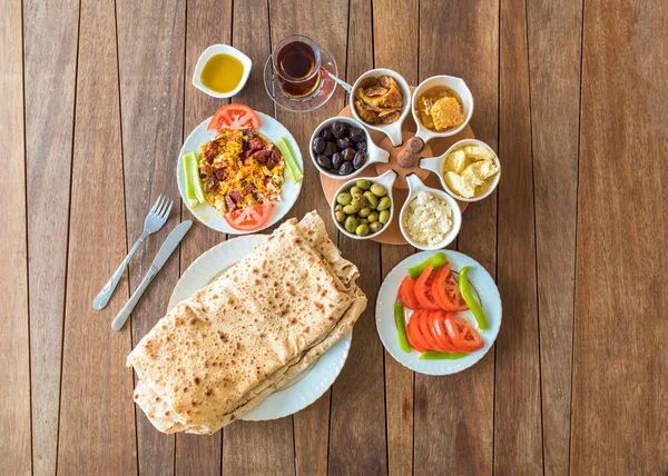Традиционный Турецкий Завтрак Турецкий Завтрак Кухня Культуры Турецкий Pide Yufka — стоковое фото