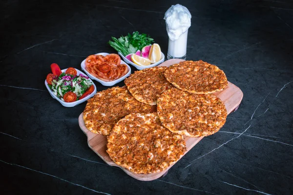 Deliciosa Pizza Turca Lahmacun Lahmacun Cocina Turca Cultura Cocina Restaurante —  Fotos de Stock