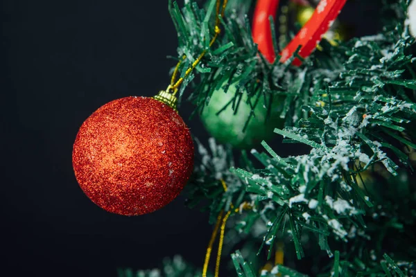 Natale Sfondo Vacanza Con Rami Abete Ornamenti Colorati Natale Ghirlanda — Foto Stock