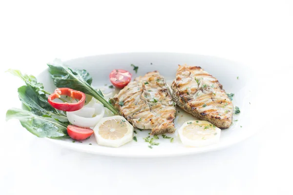 Udang Seafoods Ikan Makanan Pembuka Dan Salad Atas Meja Restoran — Stok Foto