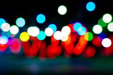 Gece kulübü ışığı bulanık Bokeh, odaklanmamış arka plan. Konser partisindeki bulanık arka plan sahnesi Bokeh ve fişeği. Bulanık Noel ve Bokeh 'li Tatil Geçmişi. Bu bokeh parlak parlak, soyut ve odaksız.