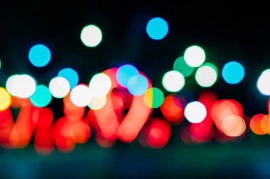 Gece kulübü ışığı bulanık Bokeh, odaklanmamış arka plan. Konser partisindeki bulanık arka plan sahnesi Bokeh ve fişeği. Bulanık Noel ve Bokeh 'li Tatil Geçmişi. Bu bokeh parlak parlak, soyut ve odaksız.