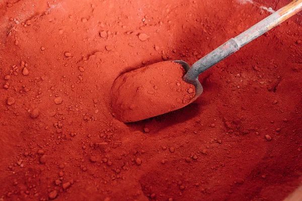 Industrielle Rote Pulverbeschichtung Produkt Rotes Malpulver Mit Schaufel — Stockfoto