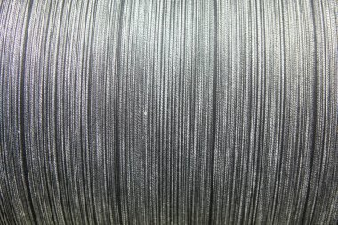 Dokuma tezgahındaki iplik çizgileri. Elbise ya da dokuma tezgahı etiketi. Kumaş endüstrisi için dokuma makinesi. Tekstil fabrikasında dokuma tezgahı.